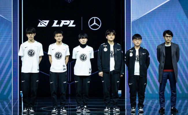 卢尼在罚球 卢尼在罚球